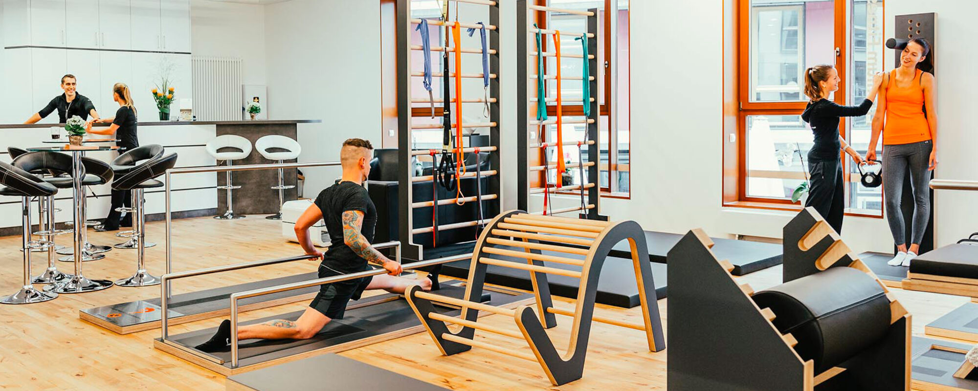 <p><span class="captionfontviolett">FIVE</span><br />Das Innovative Rücken- & Beweglichkeitstraining</p> <p><span class="captionfontviolett">FIVE</span><br />Das Innovative Rücken- & Beweglichkeitstraining</p>